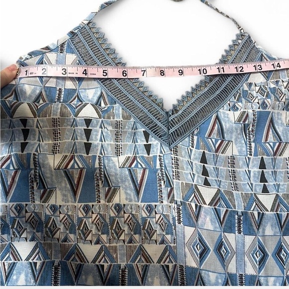 ‎Geometric Patterned Trapeze Halter Top - Picture 12 of 14